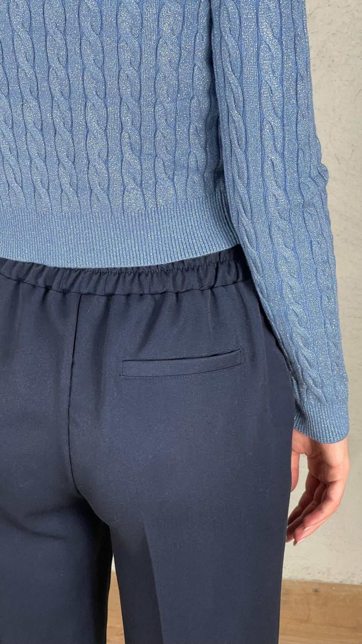 Pantalón cigarette con vuelta