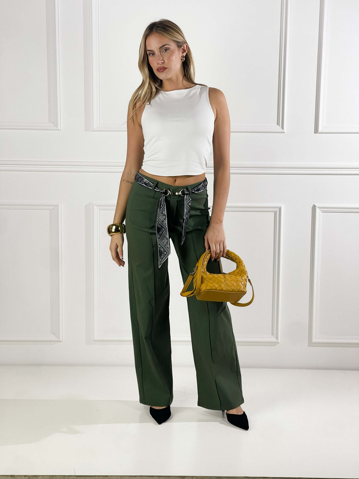 Pantalón con pañuelo en la cintura