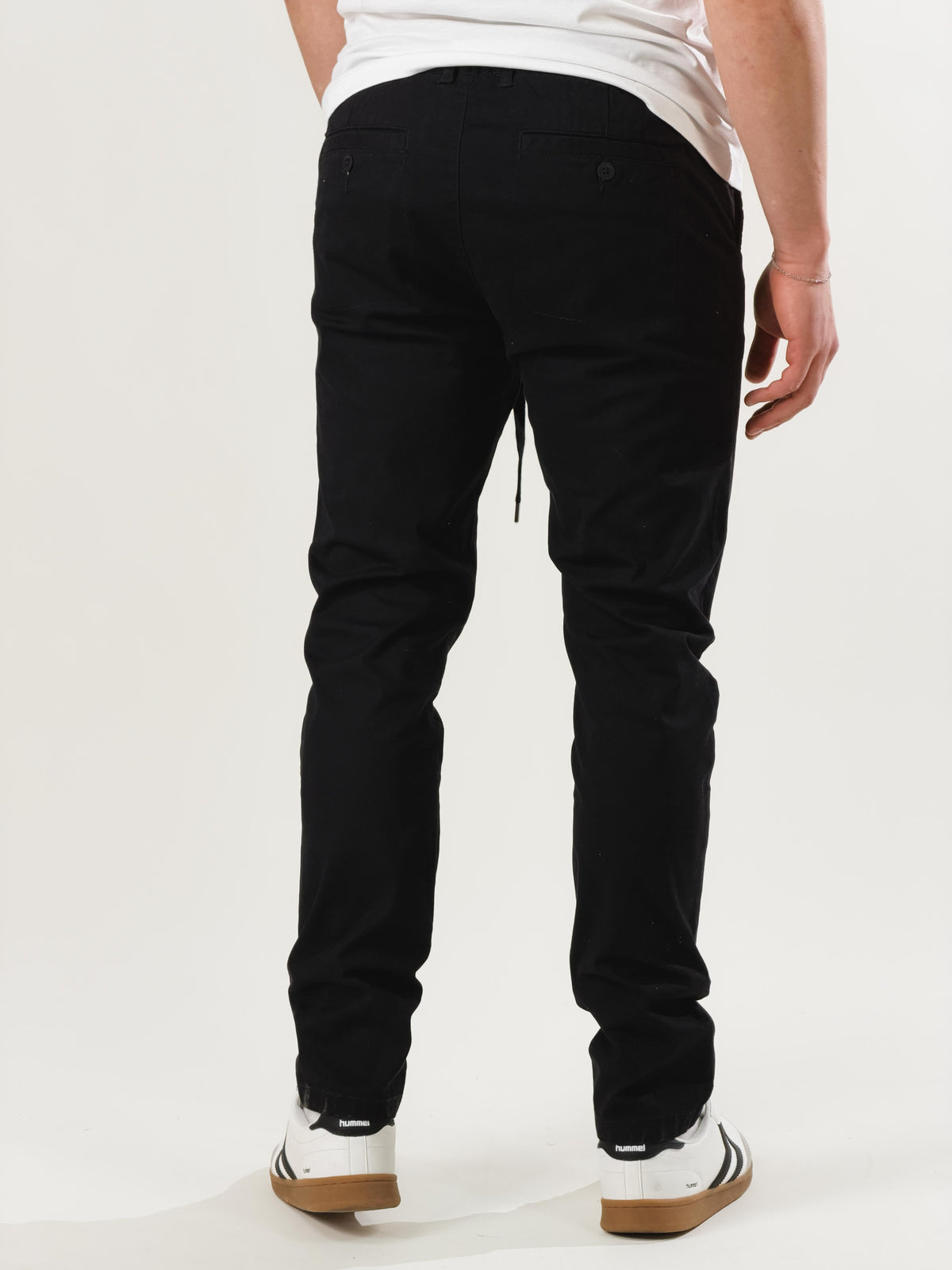 Pantalón slim fit con cordón
