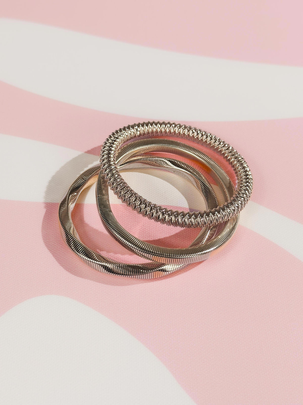 Trío de pulseras de hilo elástico