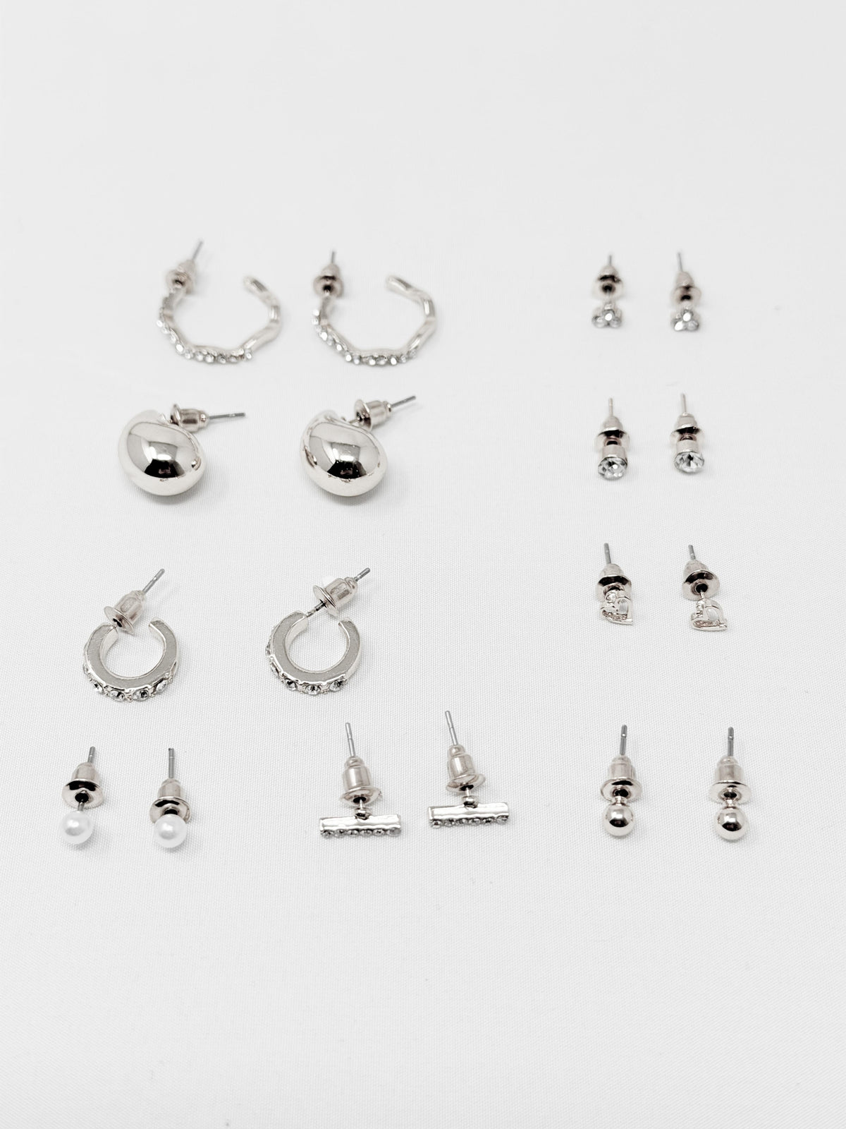 Set de pendientes surtidos con strass y perlas
