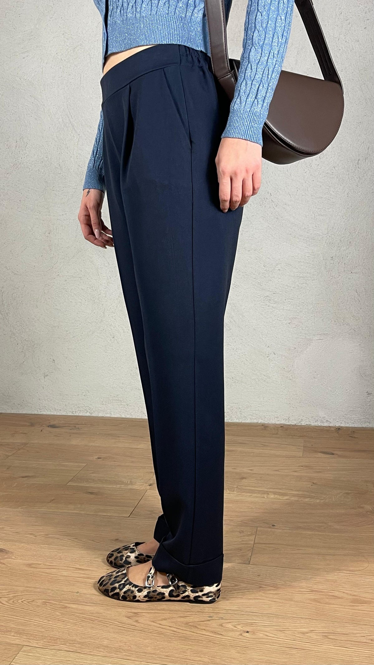 Pantalón cigarette con vuelta