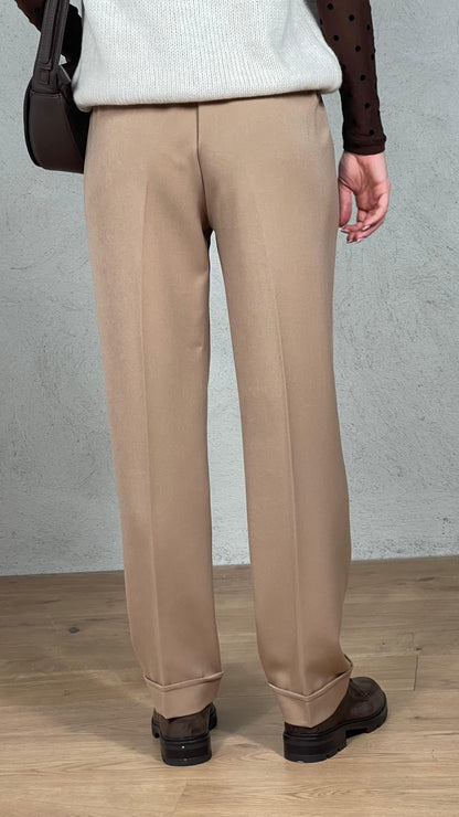 Pantalón cigarette con vuelta