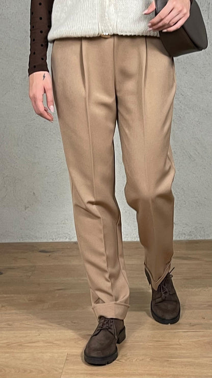 Pantalón cigarette con vuelta