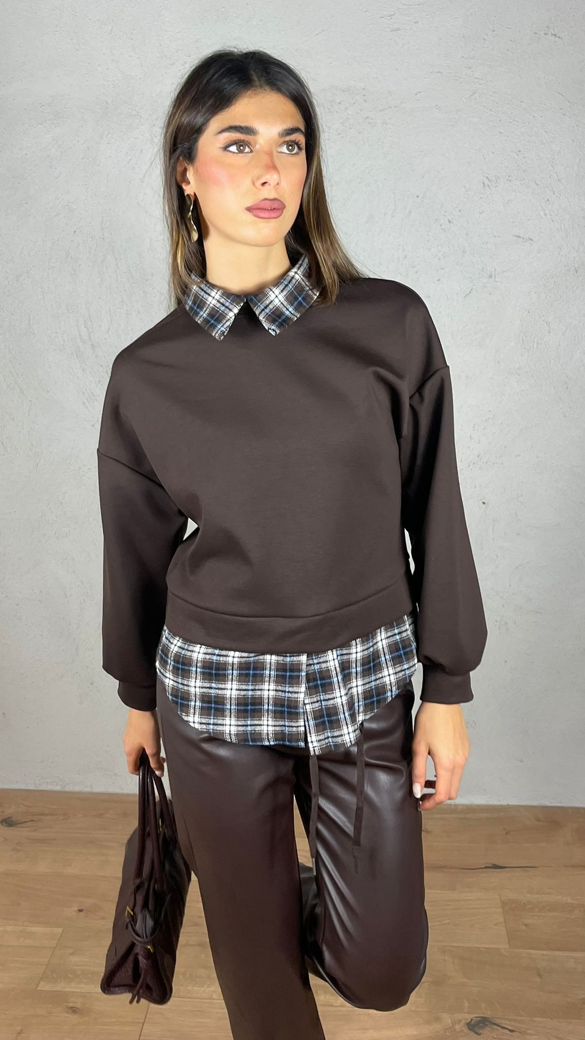 Pantalón efecto piel de pierna ancha