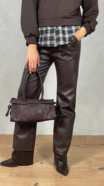 Pantalón efecto piel de pierna ancha
