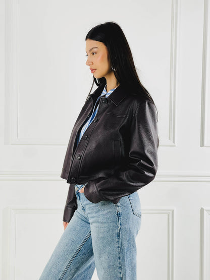 Chaqueta crop efecto piel
