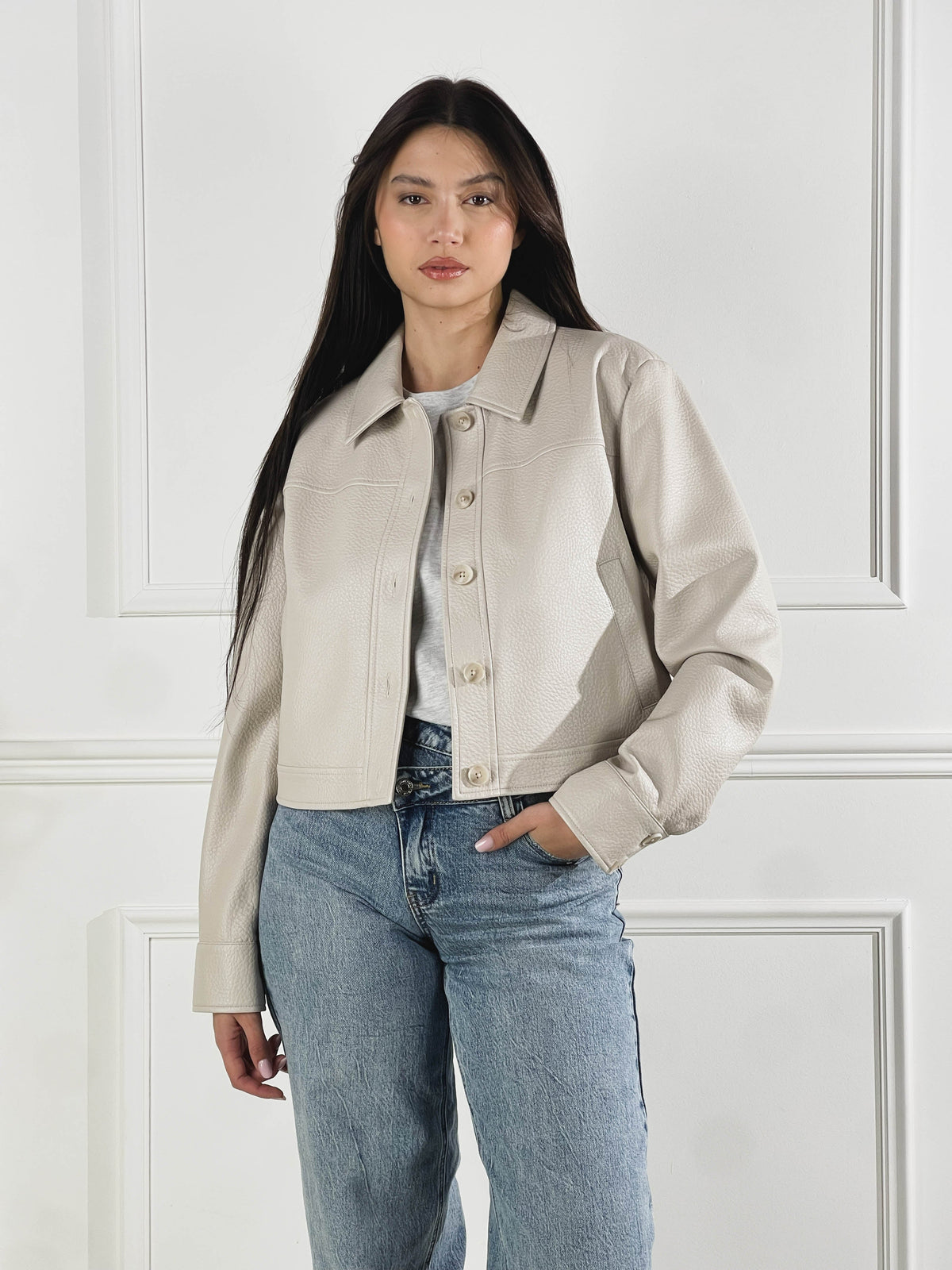 Chaqueta crop efecto piel