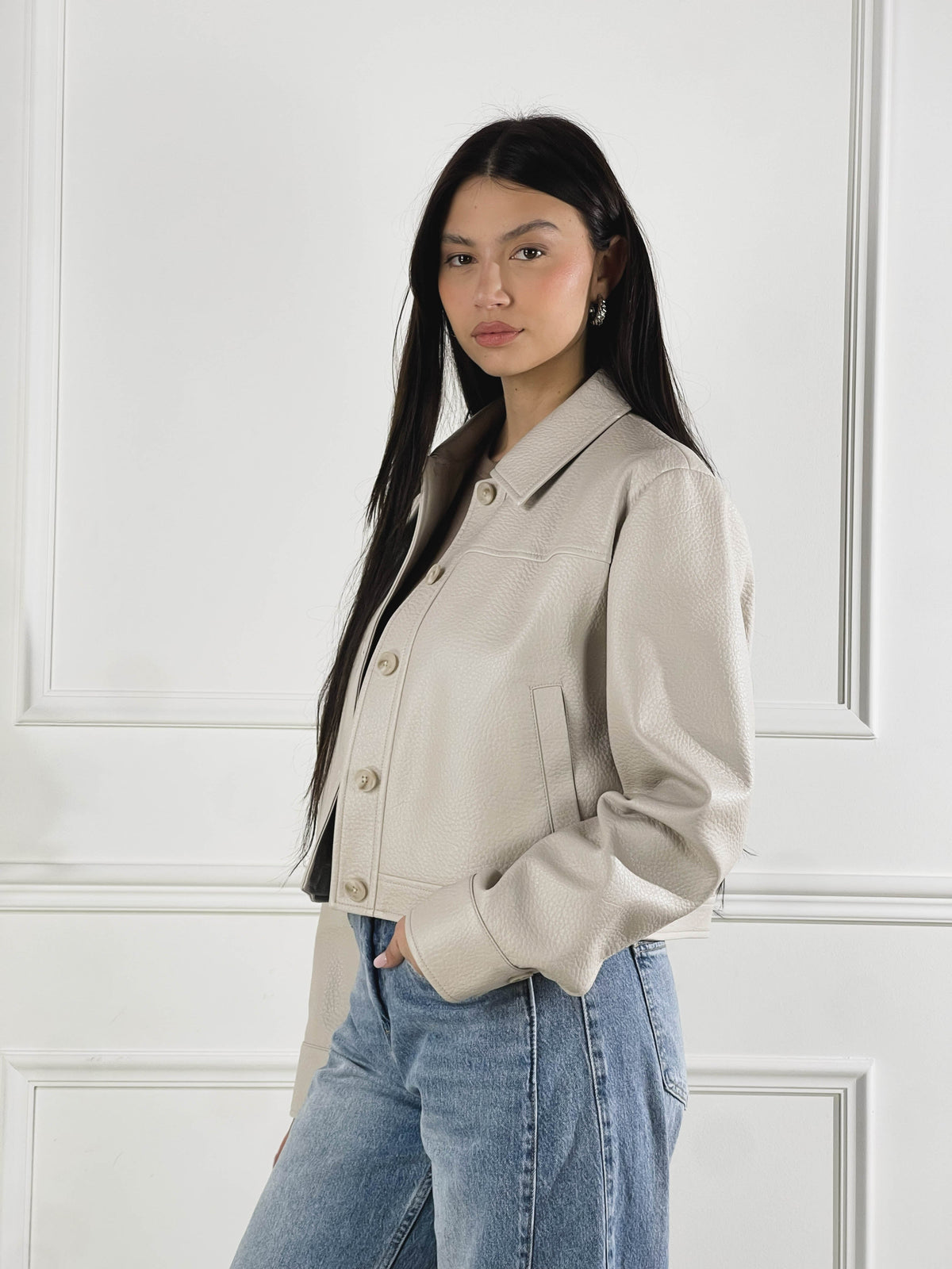 Chaqueta crop efecto piel