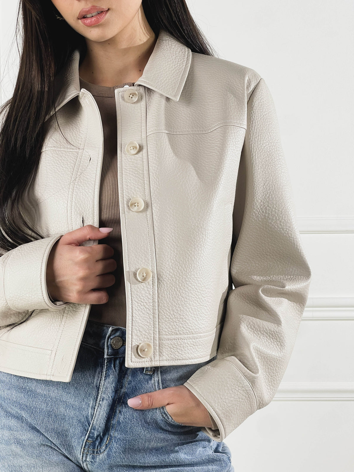 Chaqueta crop efecto piel