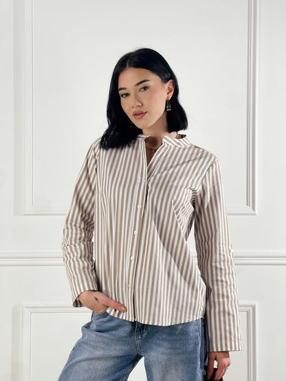 Camisa con escote en V