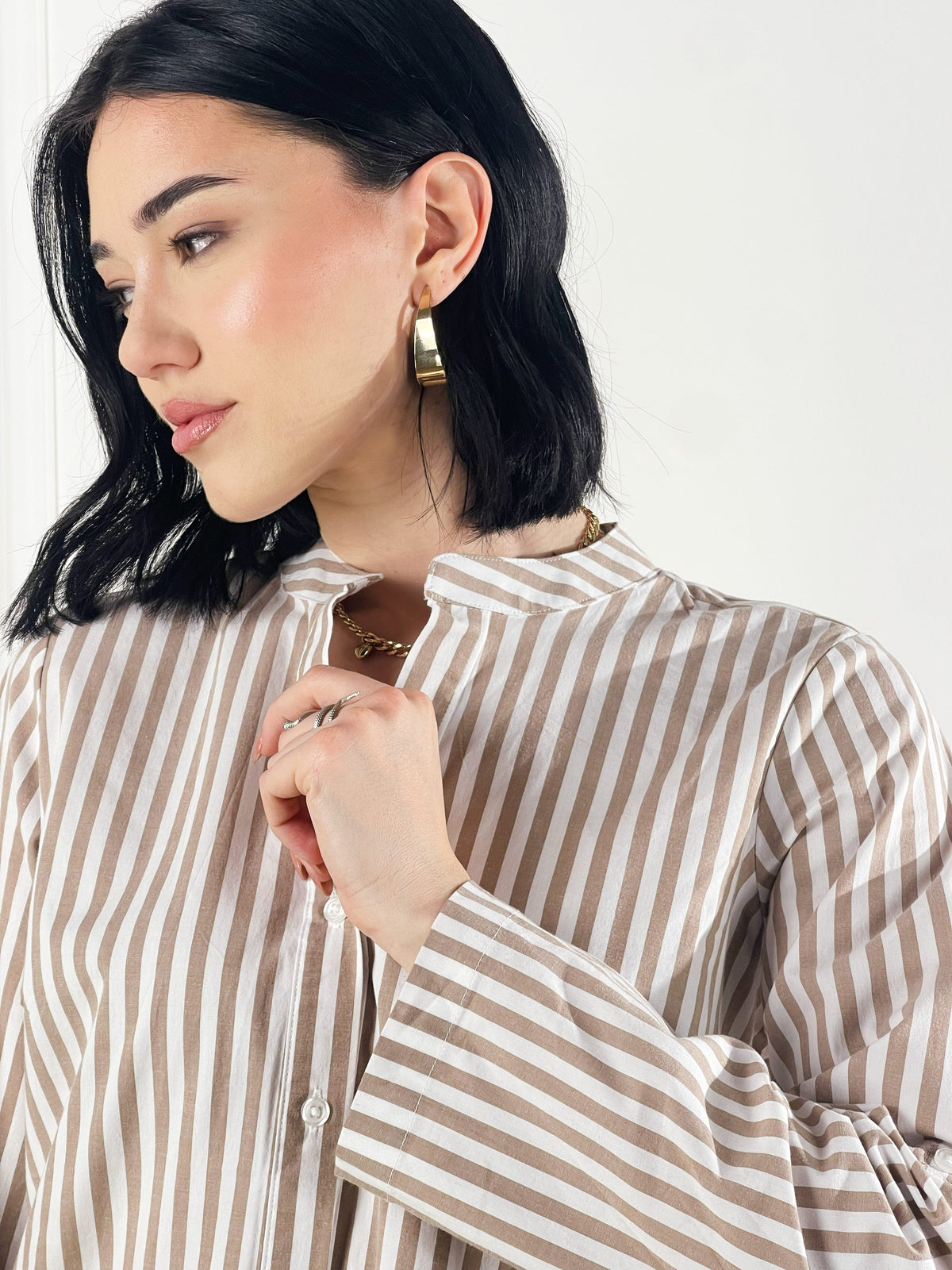Camisa con escote en V