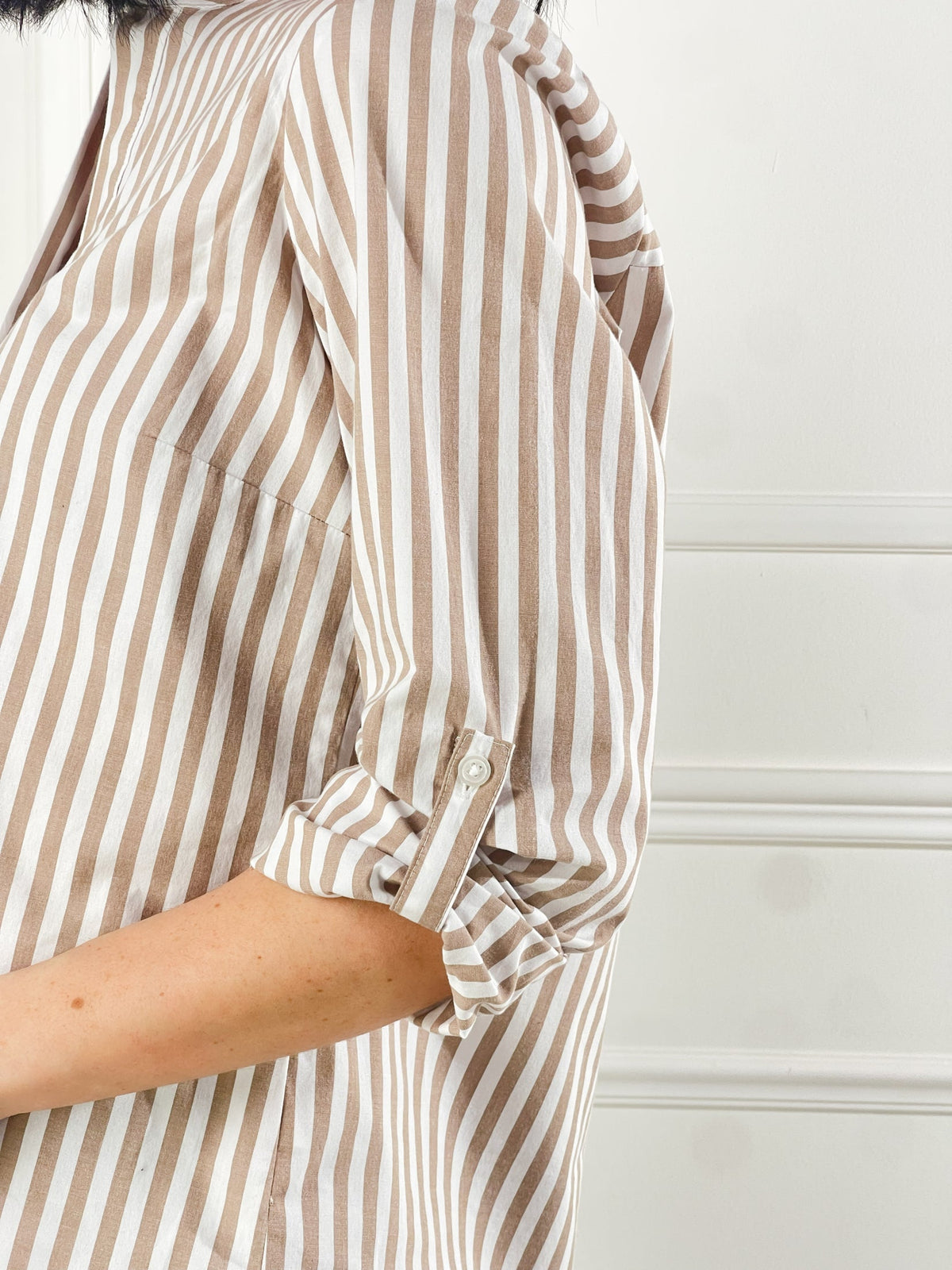 Camisa con escote en V