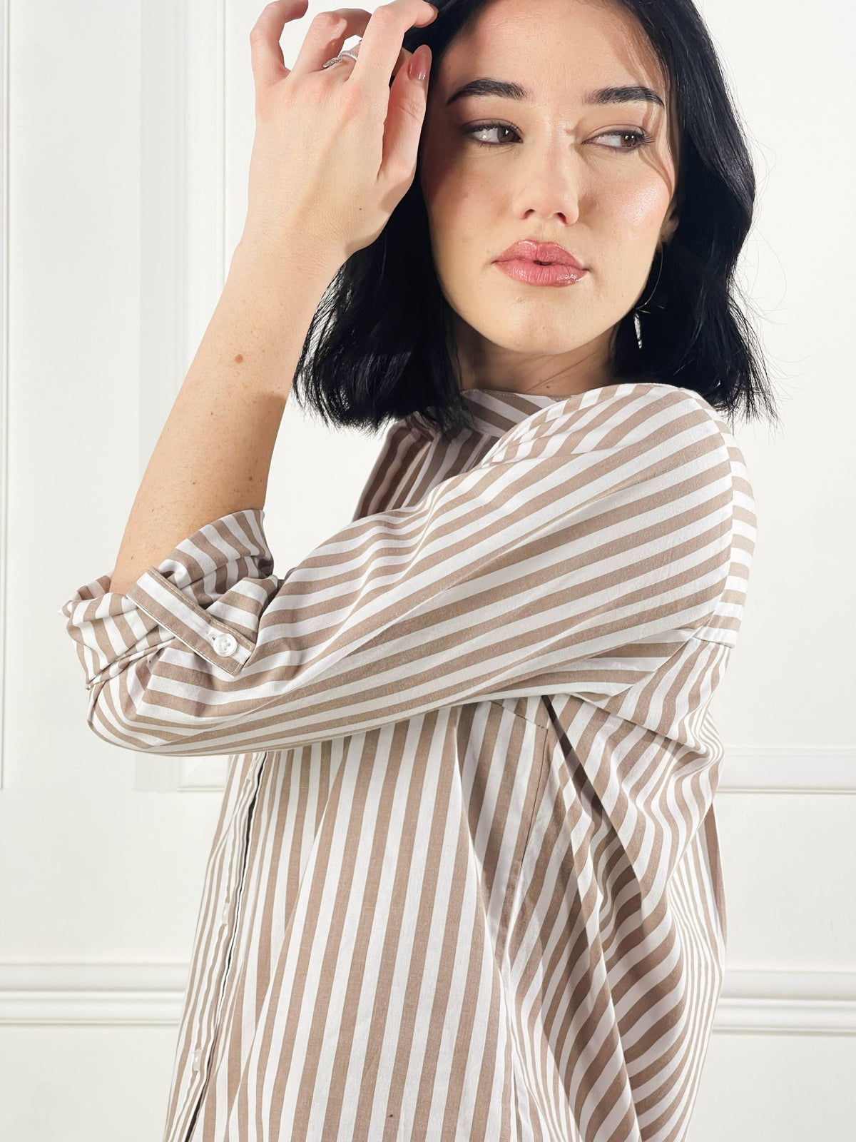 Camisa con escote en V