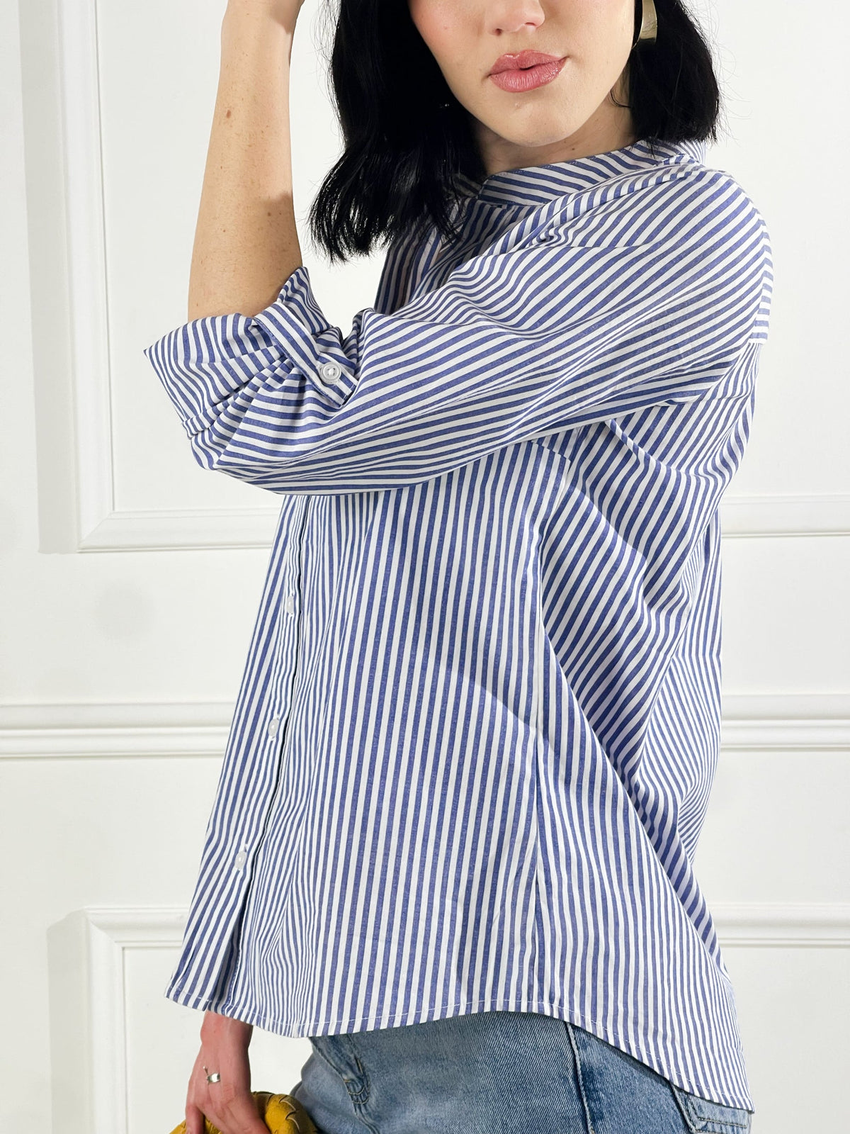Camisa con escote en V