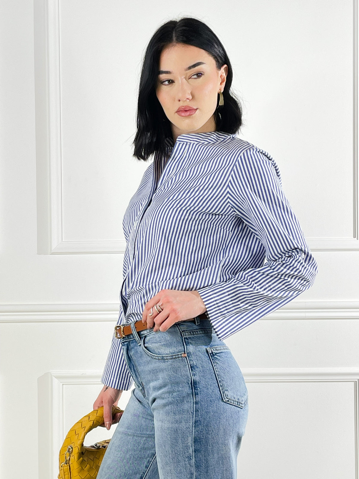 Camisa con escote en V