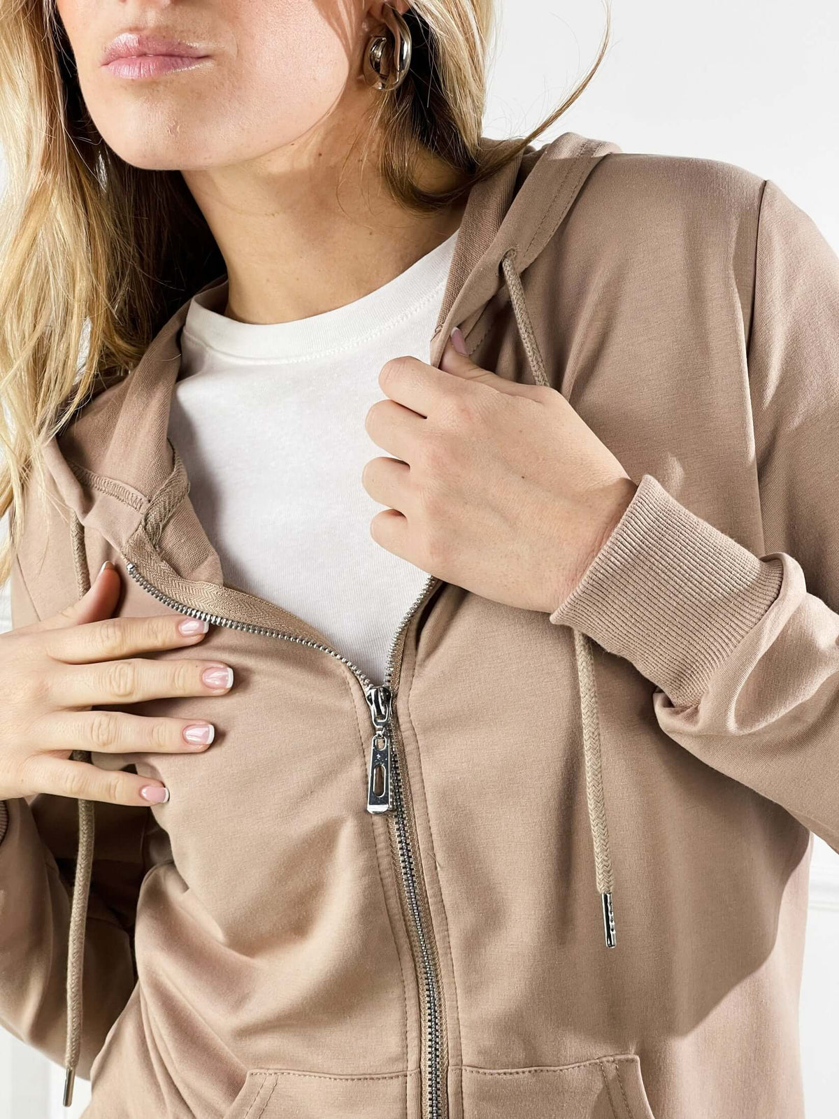 Sudadera básica con capucha y cremallera