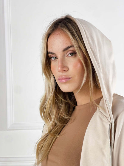 Sudadera básica con capucha y cremallera