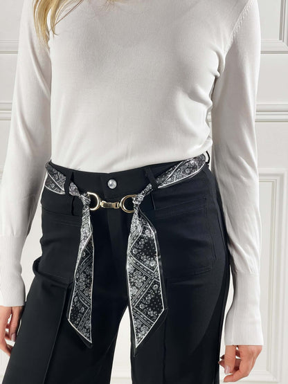 Pantalón con pañuelo en la cintura