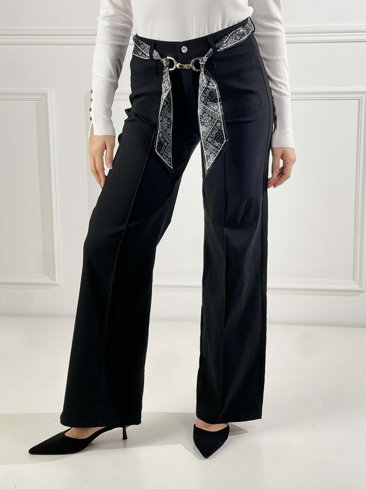 Pantalón con pañuelo en la cintura