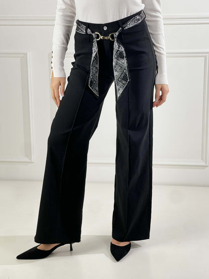Pantalón con pañuelo en la cintura