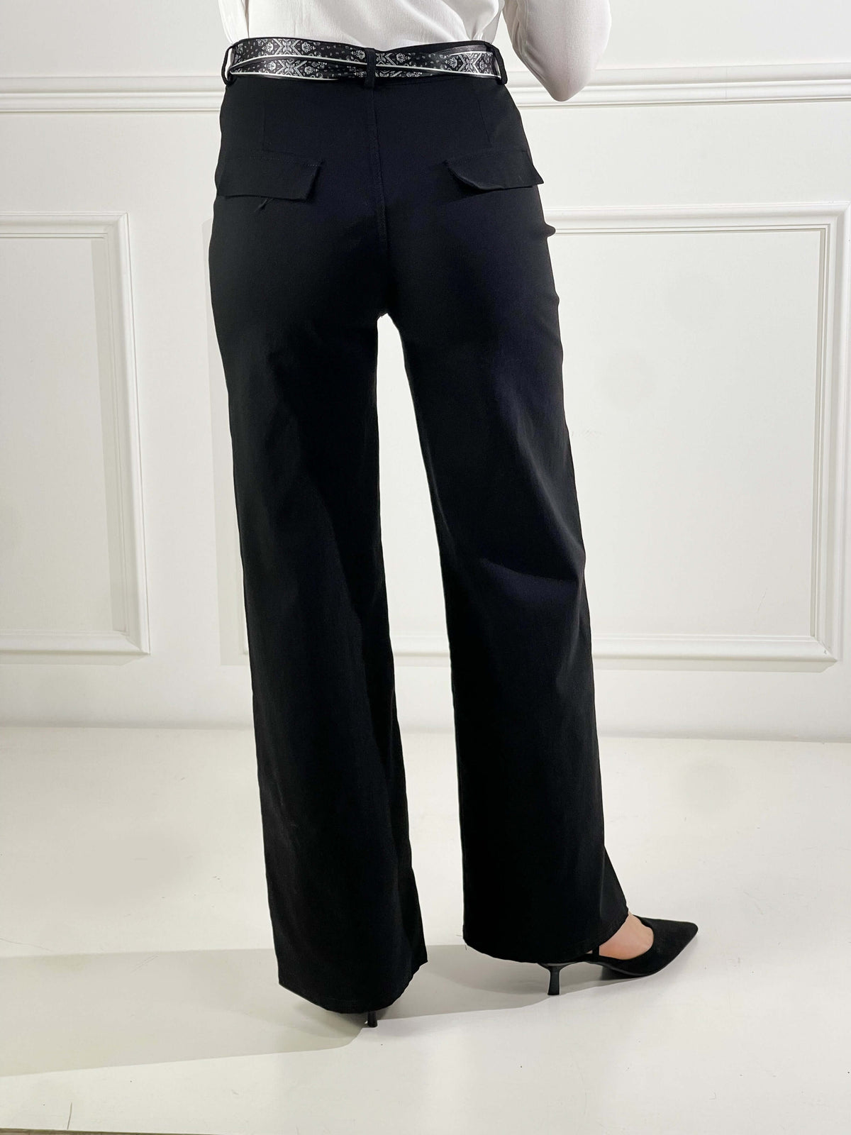 Pantalón con pañuelo en la cintura