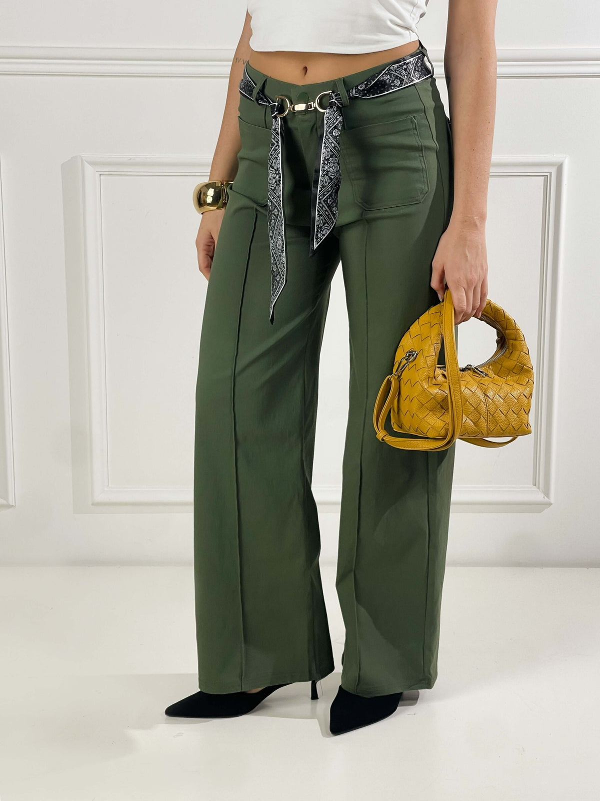 Pantalón con pañuelo en la cintura