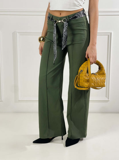 Pantalón con pañuelo en la cintura