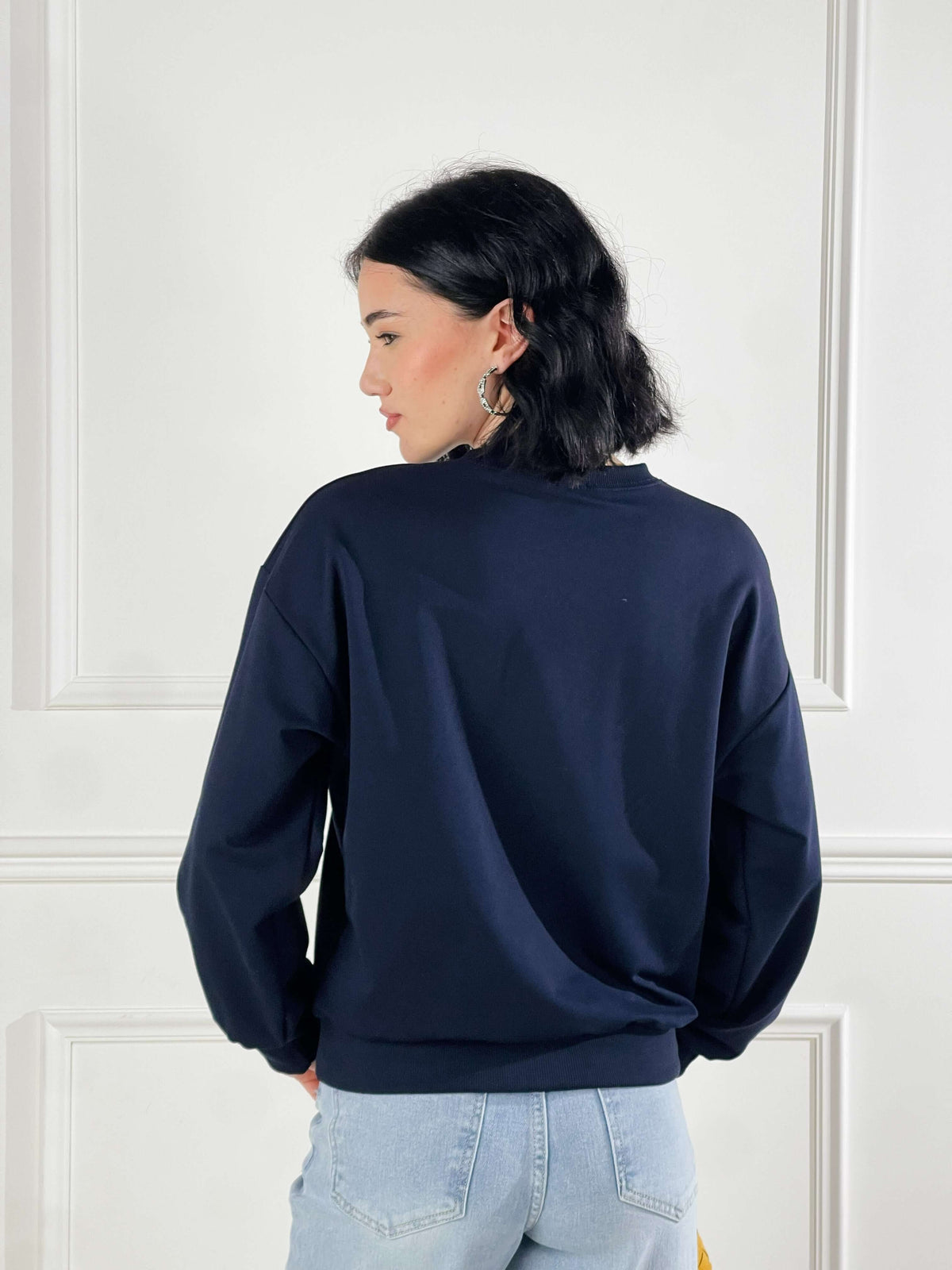 Sudadera básica de cuello redondo