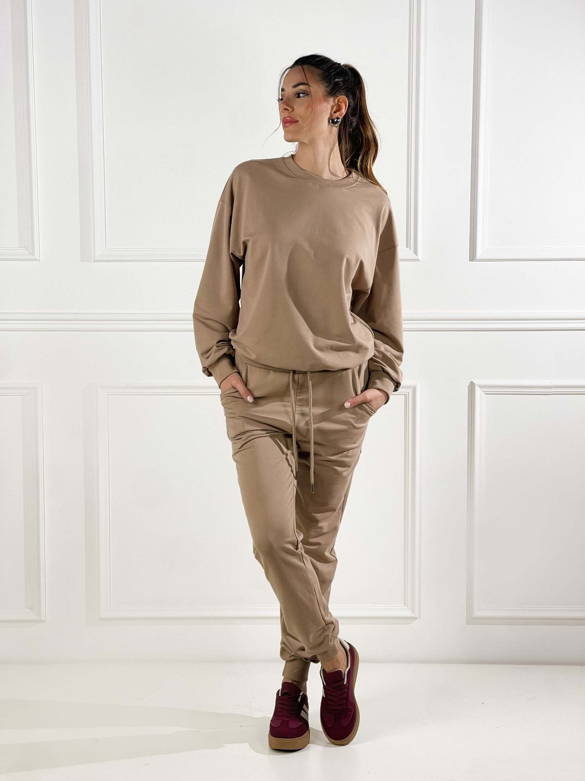Sudadera básica de cuello redondo