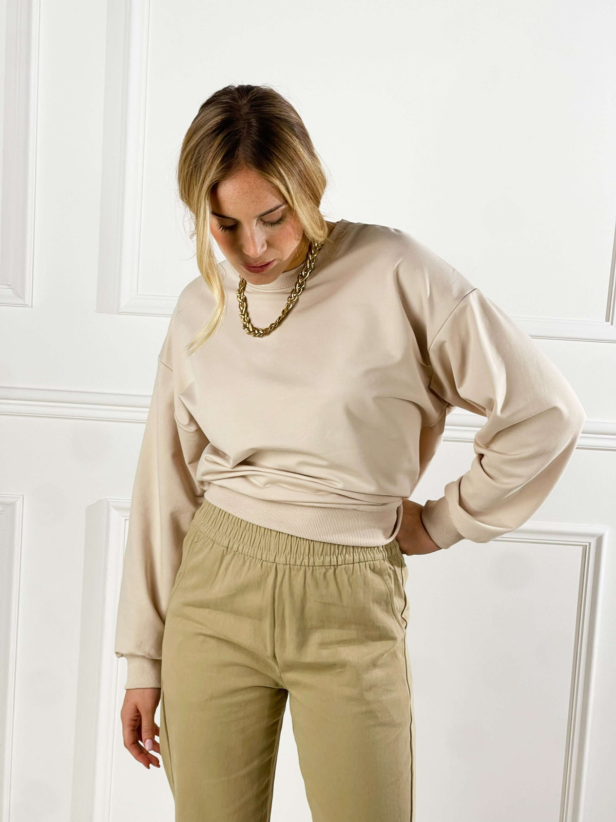 Sudadera básica de cuello redondo