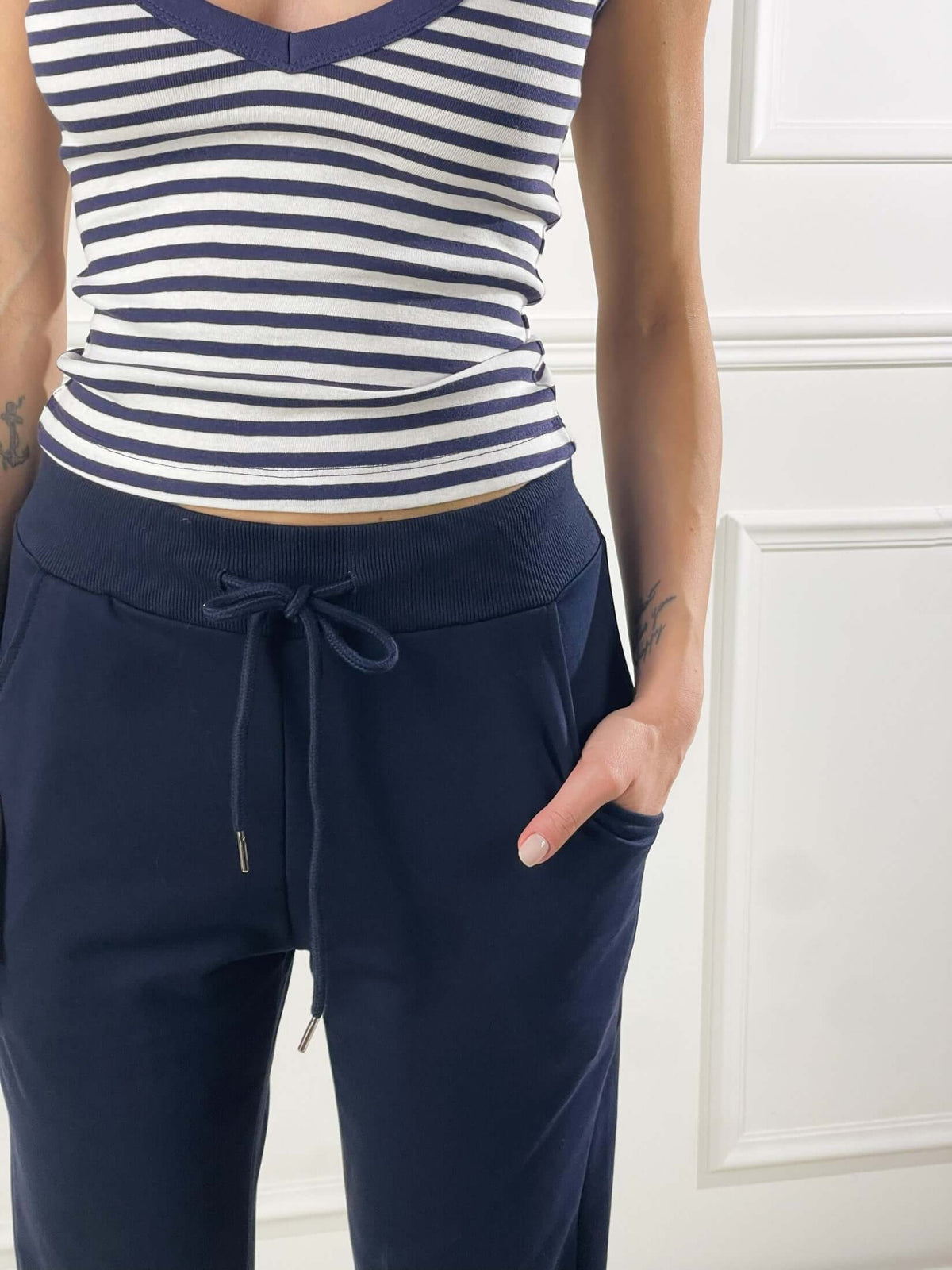 Pantalón de felpa con elástico en el tobillo