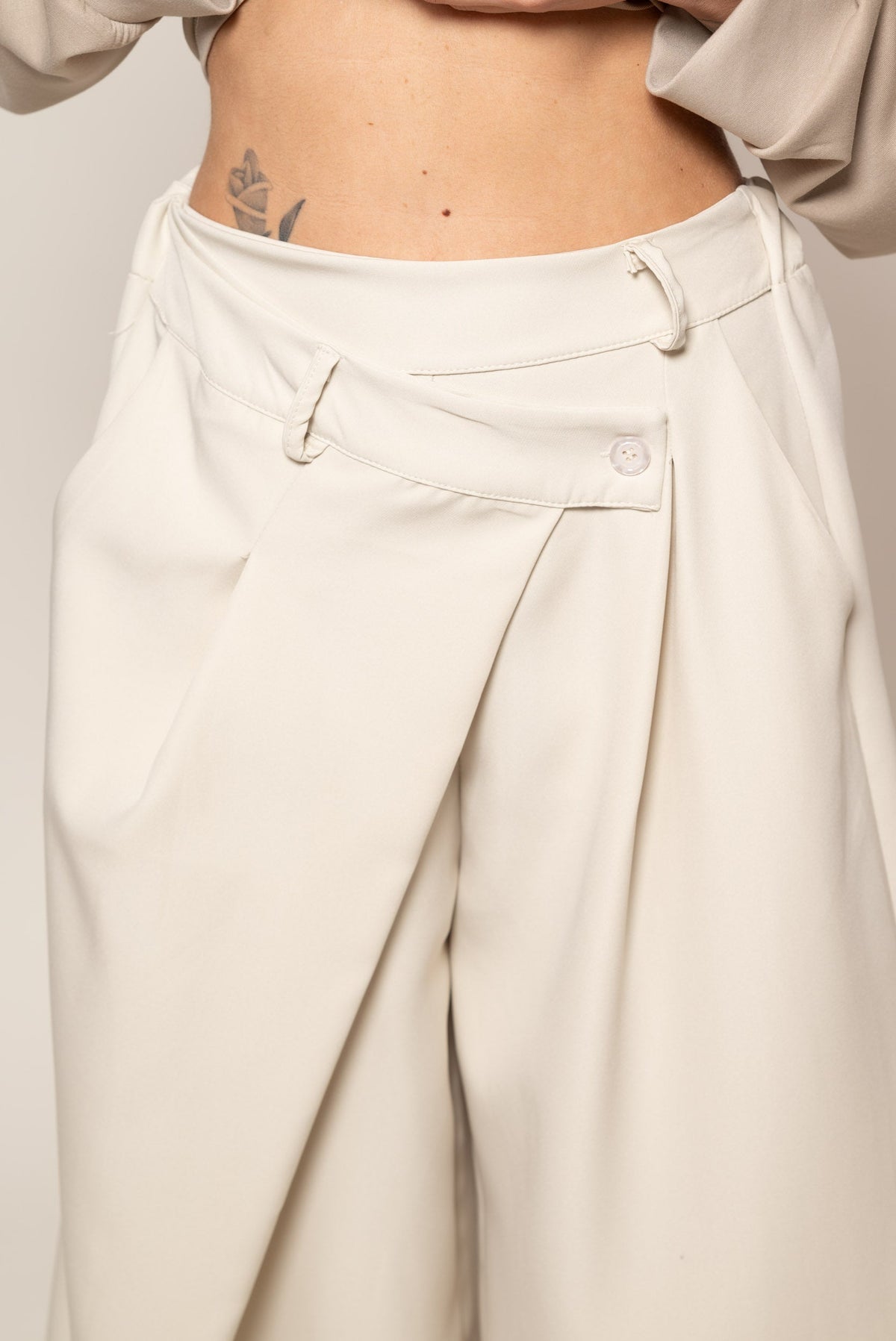 Pantalón cruzado