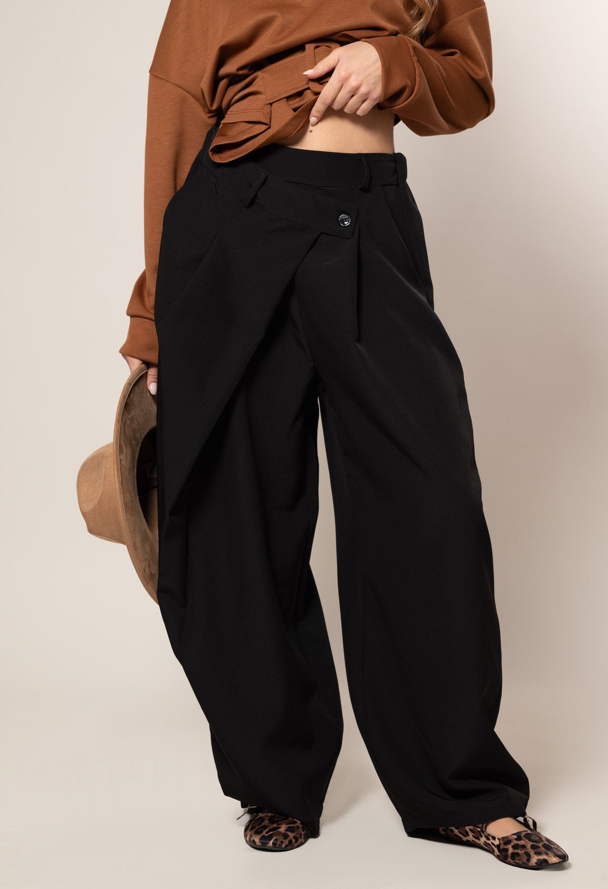 Pantalón cruzado