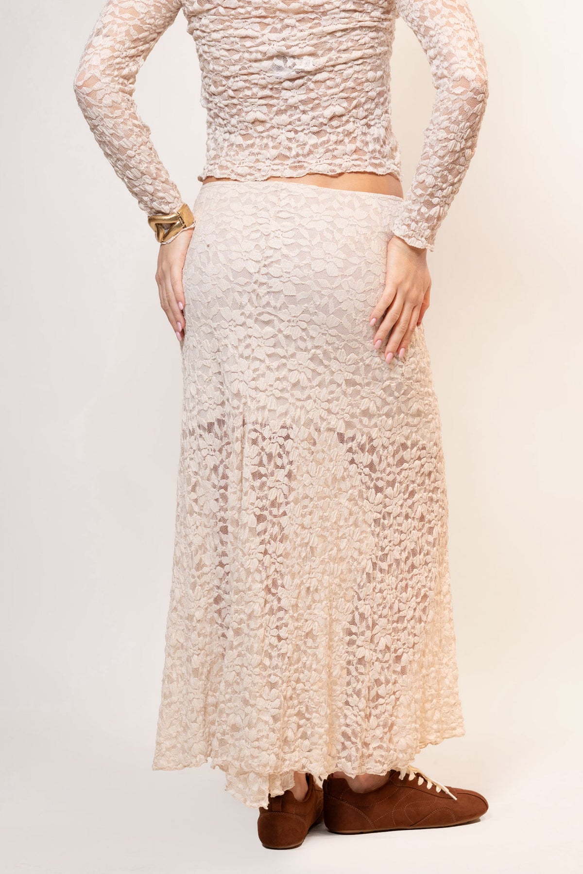 Falda de encaje floral