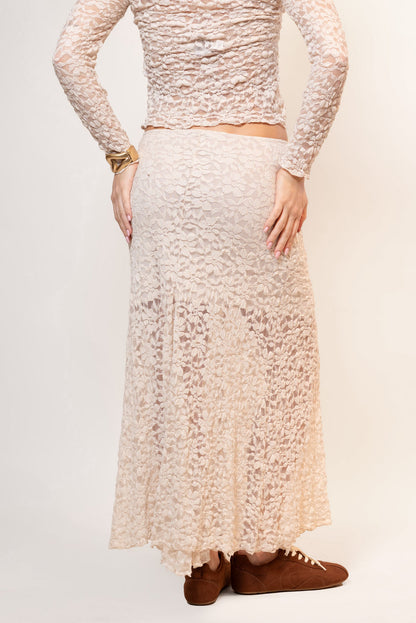Falda de encaje floral