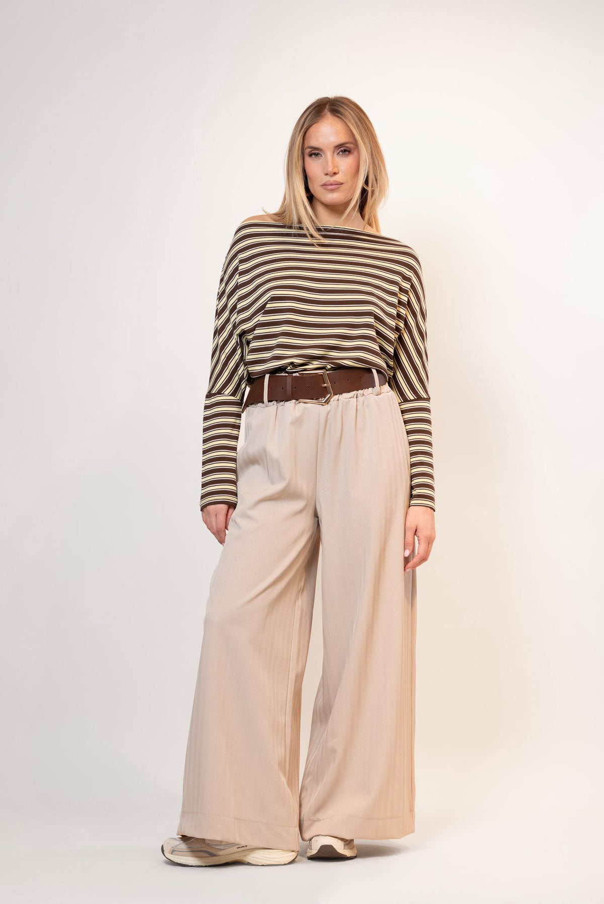 Pantalón palazzo con cinturón