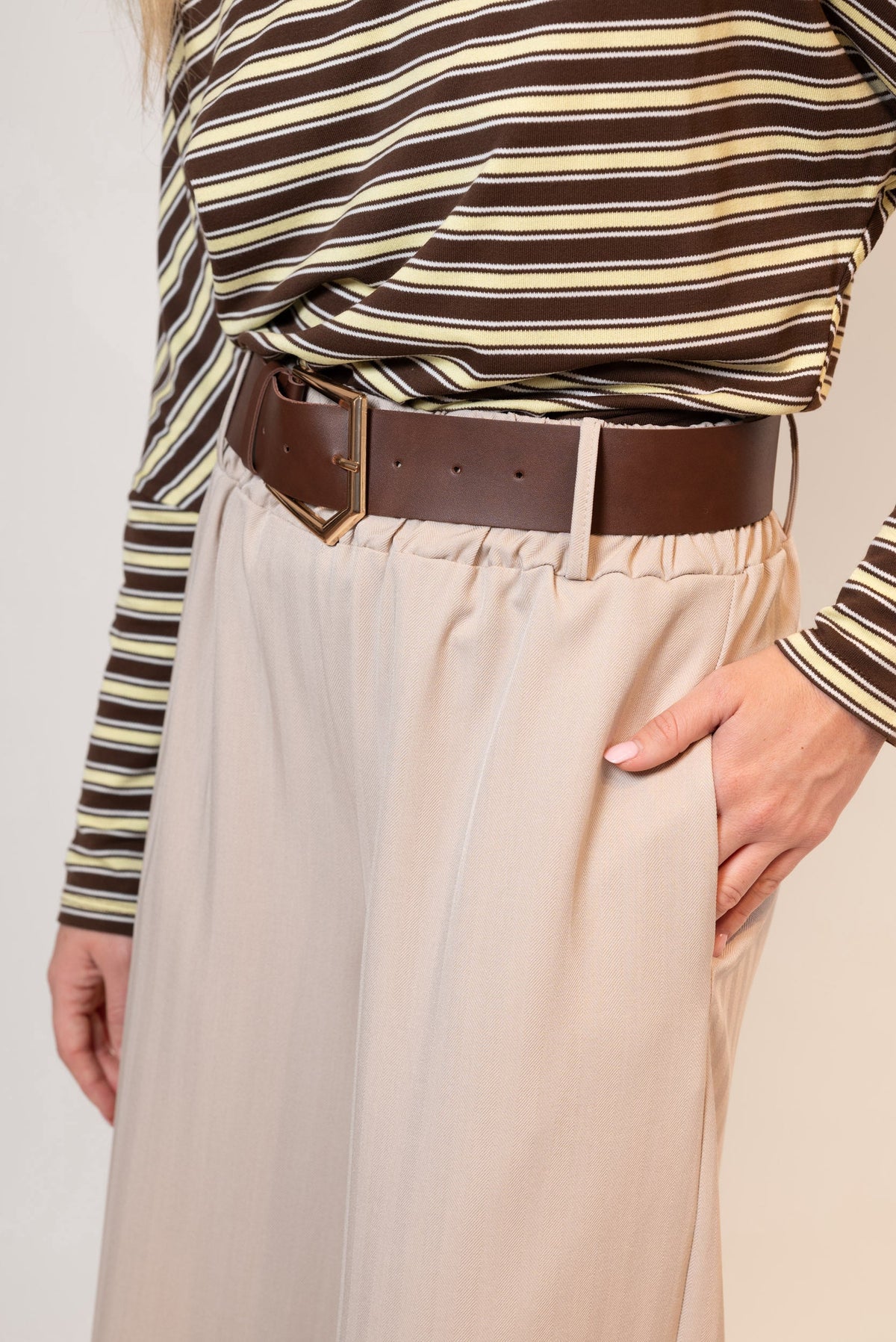 Pantalón palazzo con cinturón