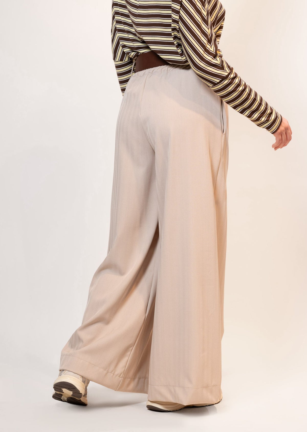 Pantalón palazzo con cinturón