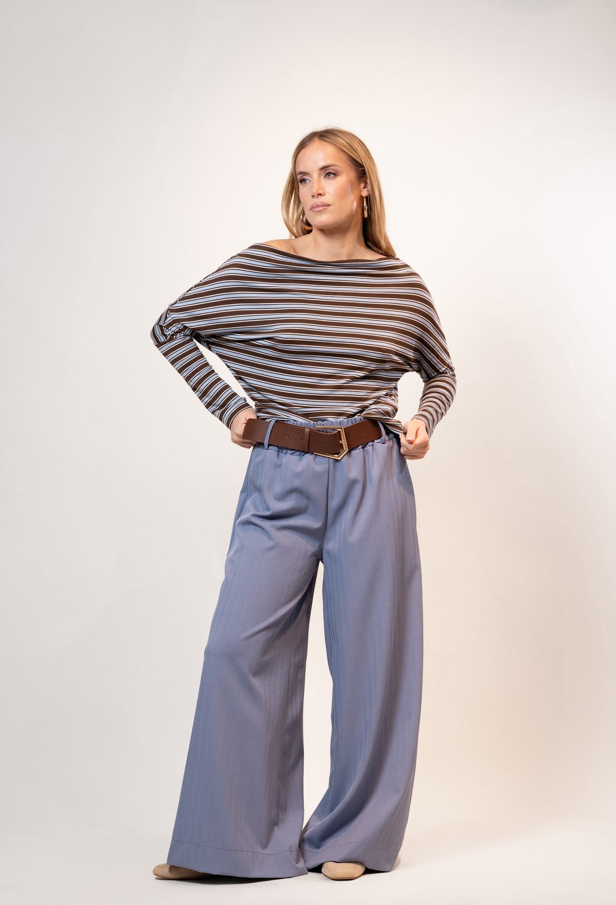 Pantalón palazzo con cinturón