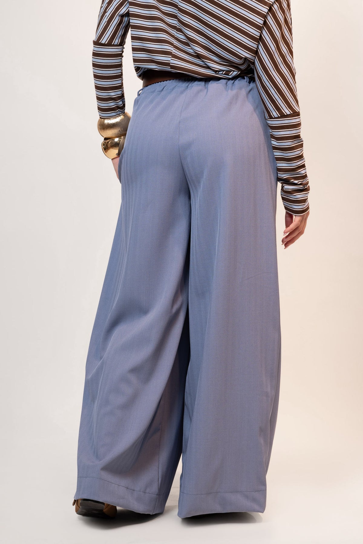 Pantalón palazzo con cinturón