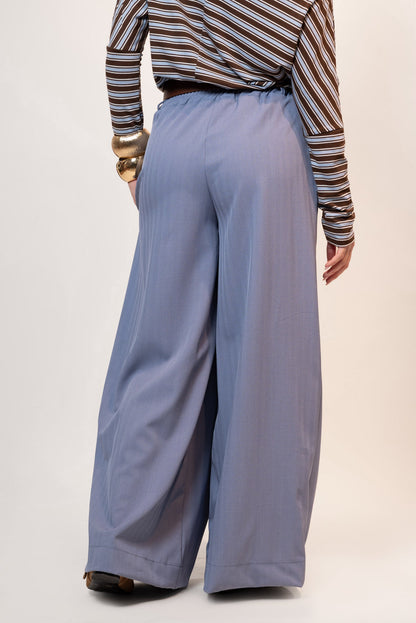 Pantalón palazzo con cinturón