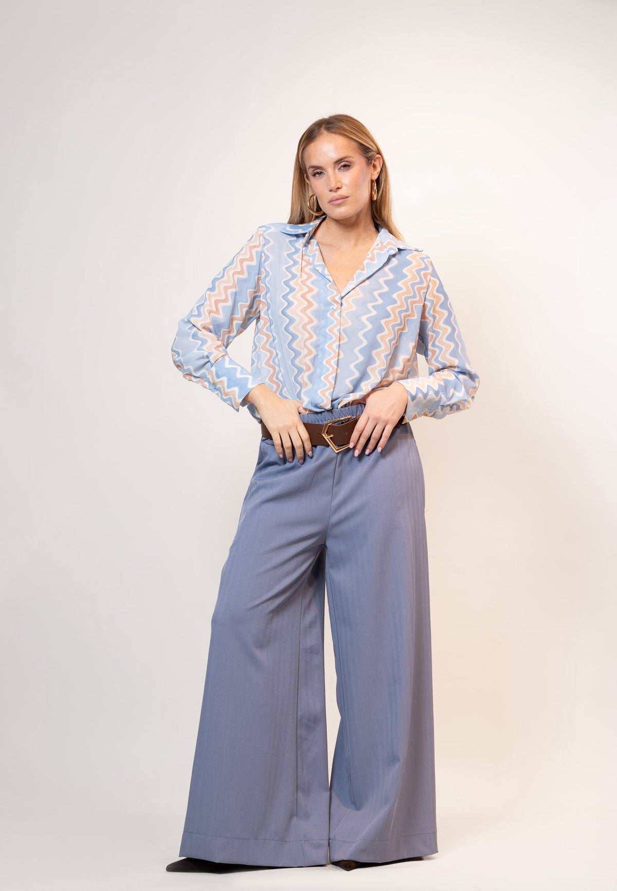 Pantalón palazzo con cinturón