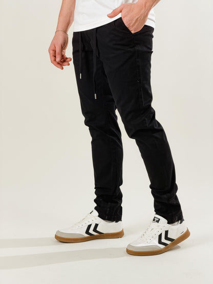 Pantalón slim fit con cordón