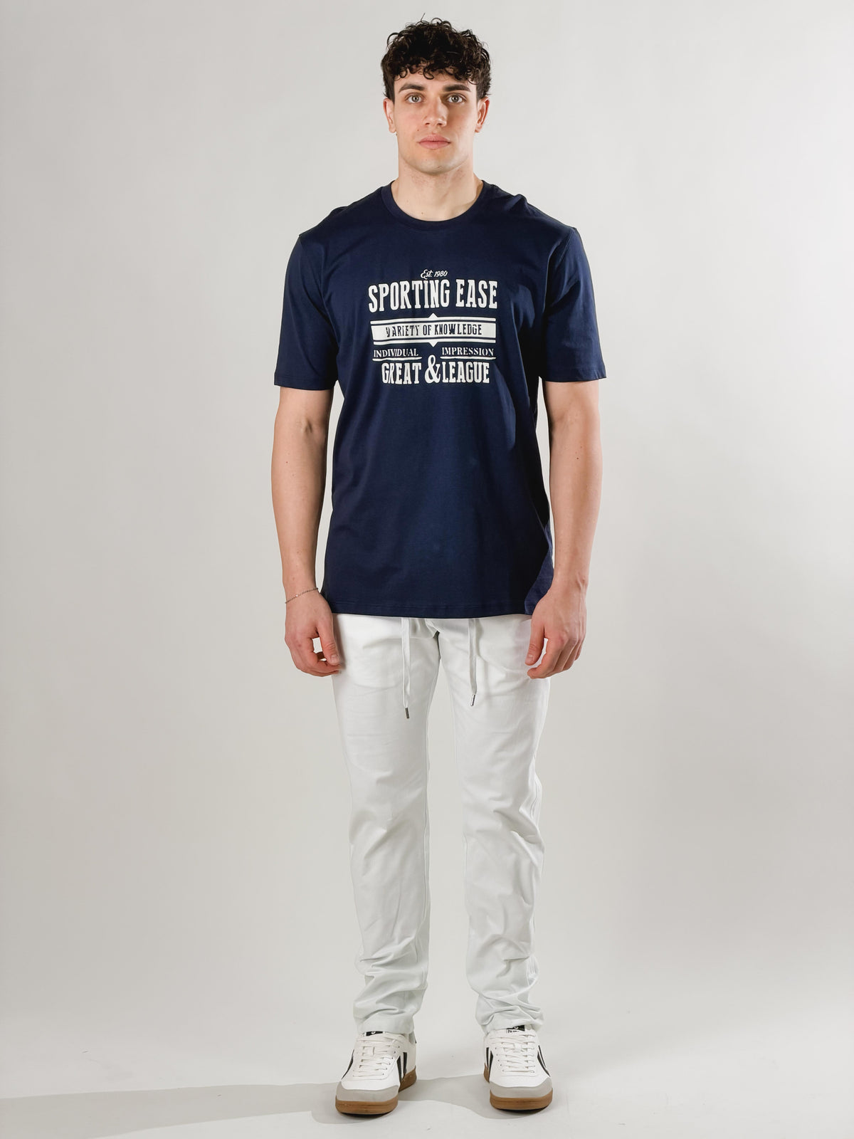 Pantalón slim fit con cordón
