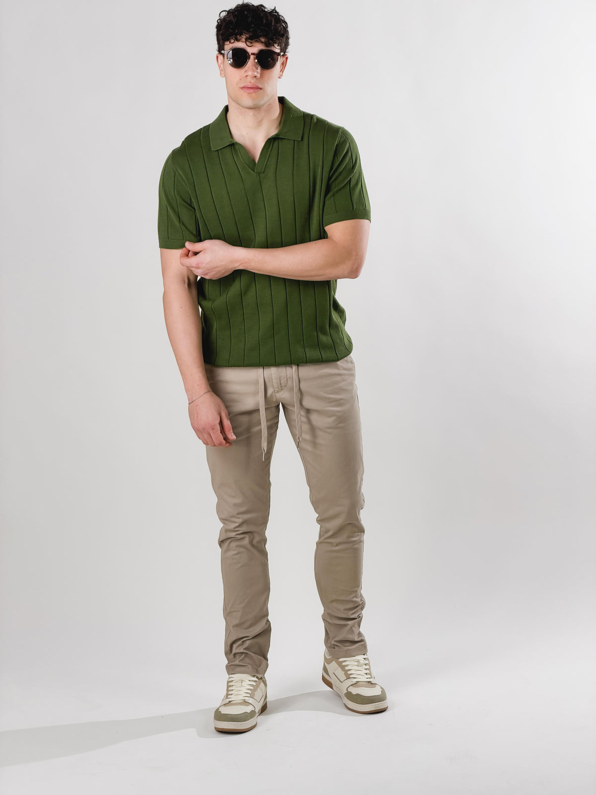 Pantalón slim fit con cordón
