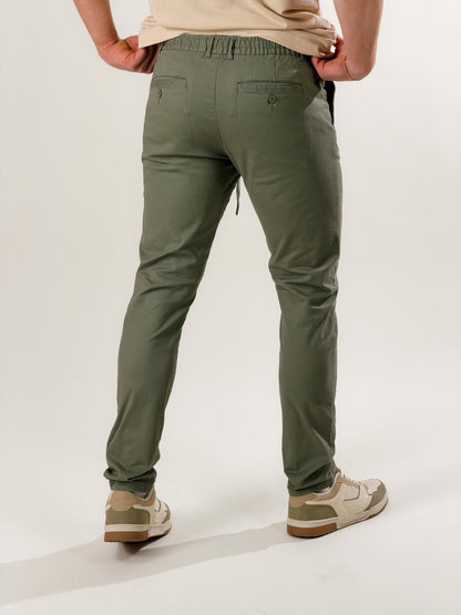 Pantalón slim fit con cordón