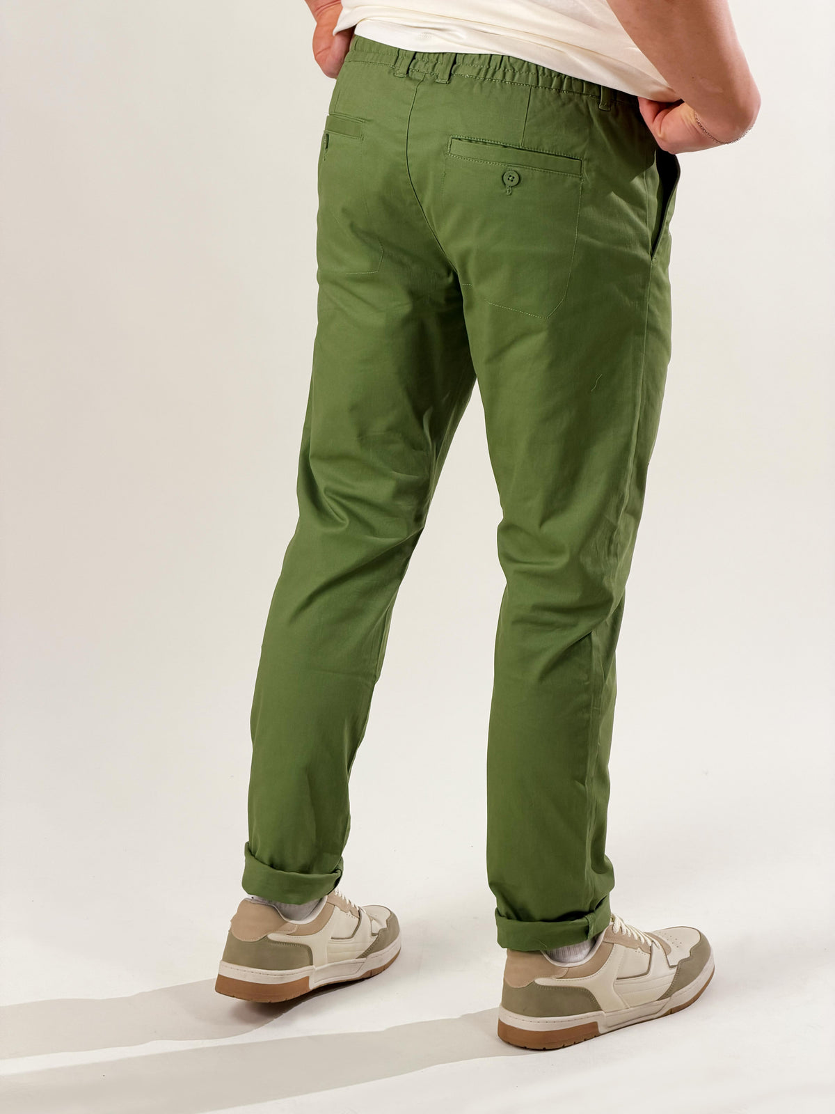 Pantalón slim fit con cordón