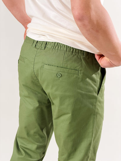 Pantalón slim fit con cordón