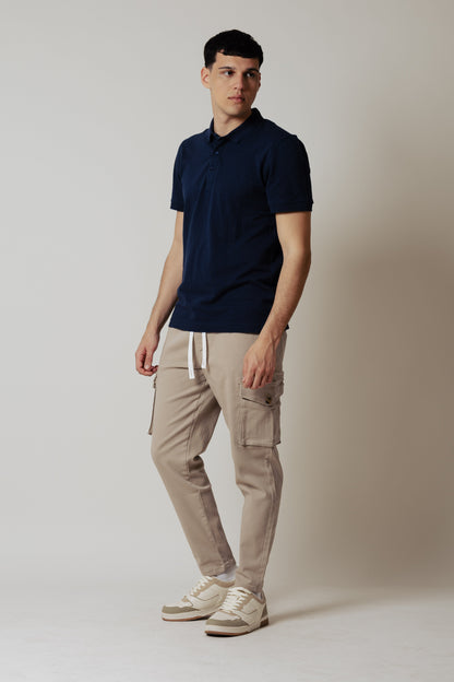 Pantalón cargo con bolsillos grandes